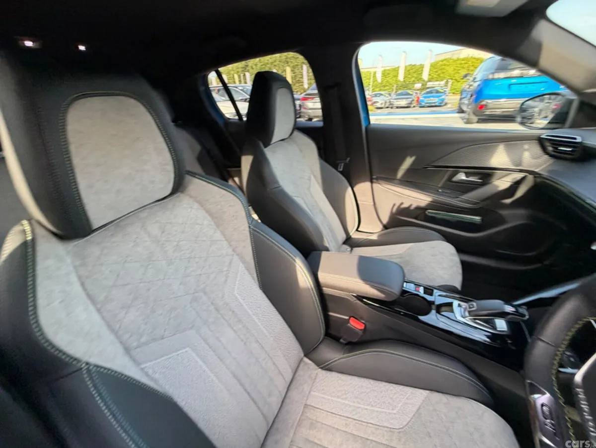 Peugeot 208 Hatchback, Petrol, 2021, Blue