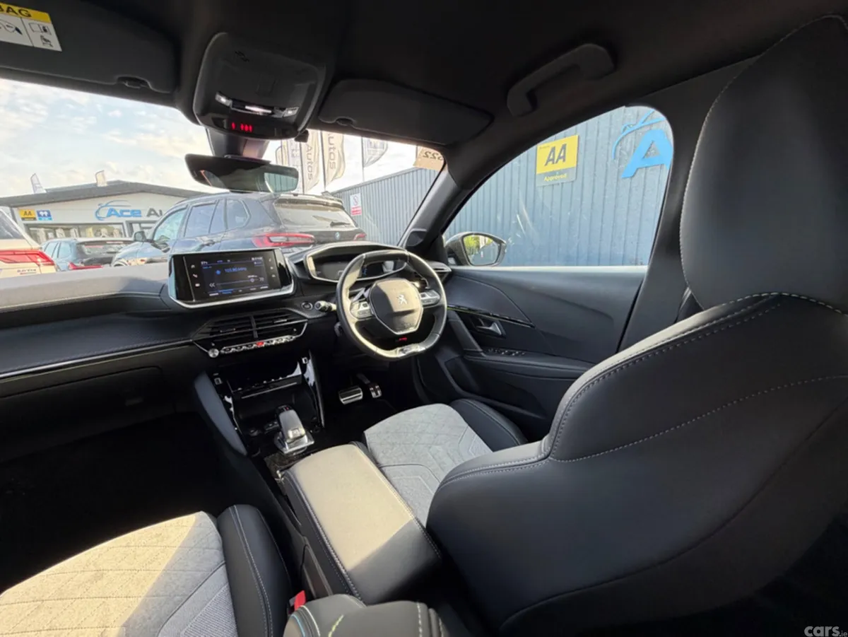 Peugeot 208 Hatchback, Petrol, 2021, Blue