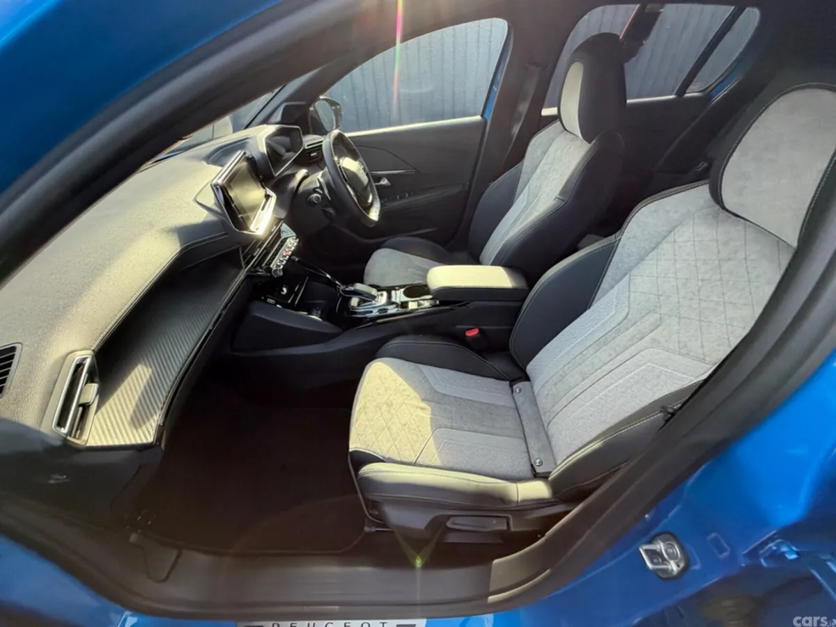 Peugeot 208 Hatchback, Petrol, 2021, Blue