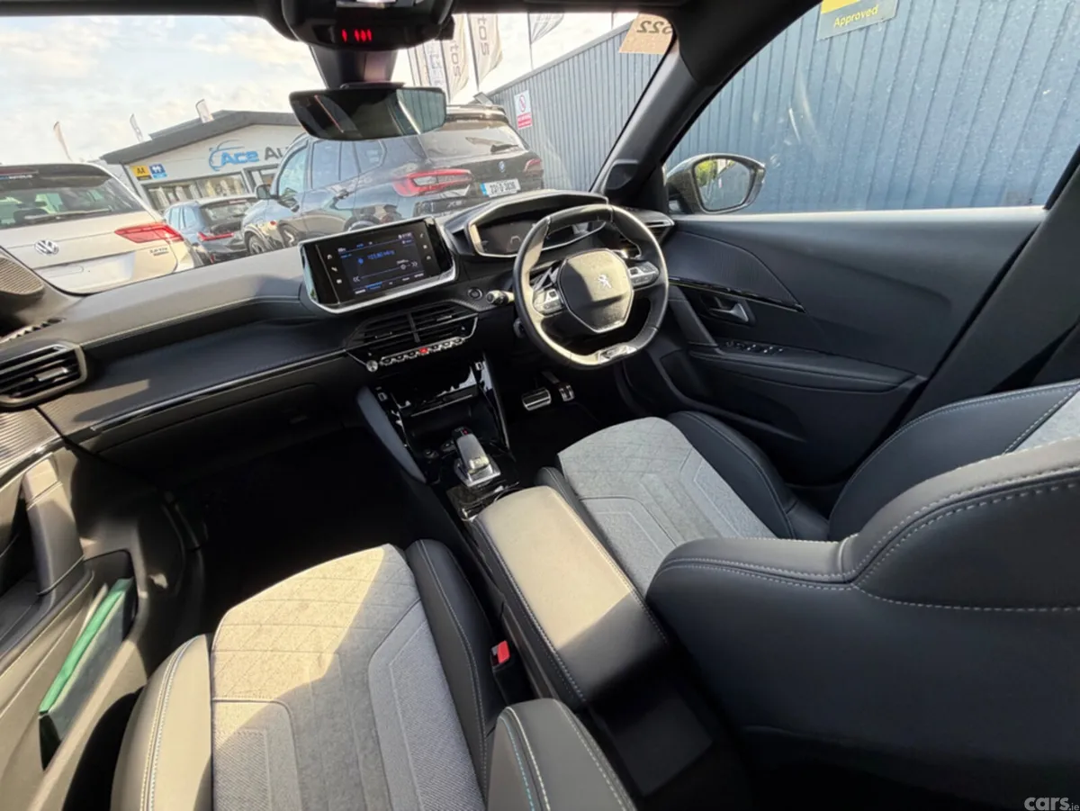 Peugeot 208 Hatchback, Petrol, 2021, Blue