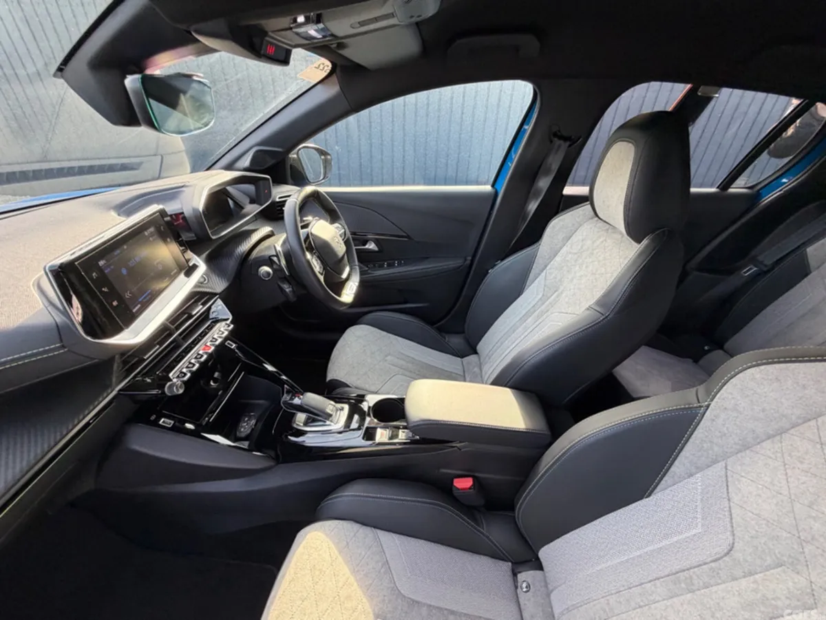 Peugeot 208 Hatchback, Petrol, 2021, Blue