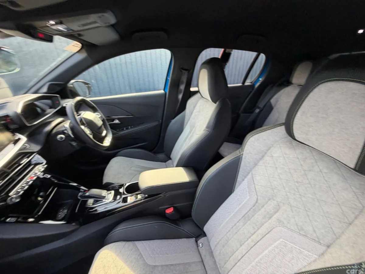 Peugeot 208 Hatchback, Petrol, 2021, Blue