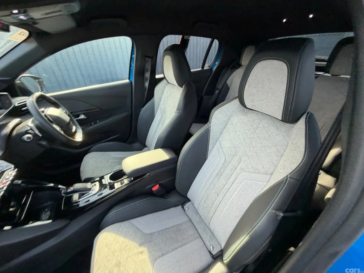 Peugeot 208 Hatchback, Petrol, 2021, Blue