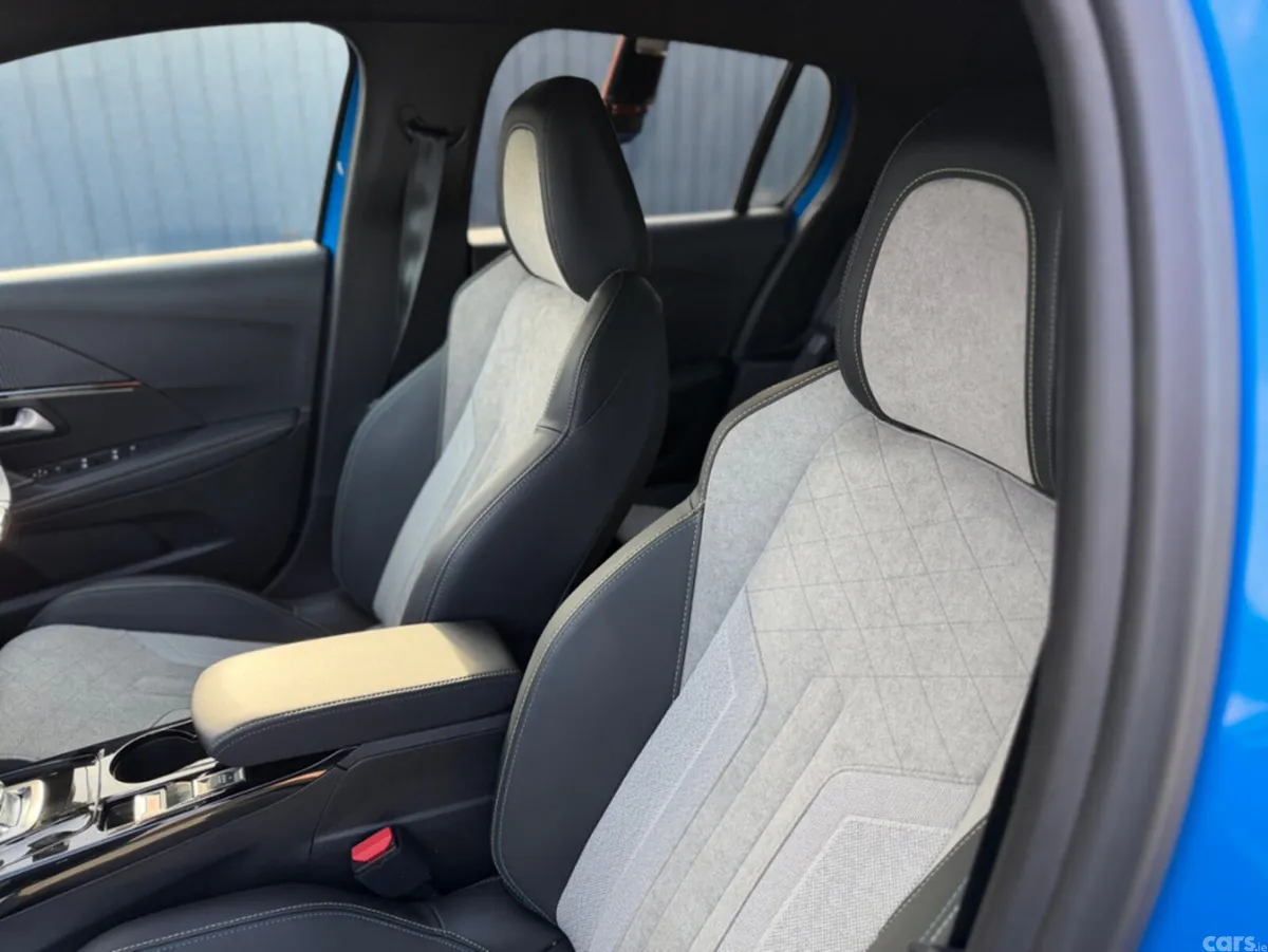 Peugeot 208 Hatchback, Petrol, 2021, Blue