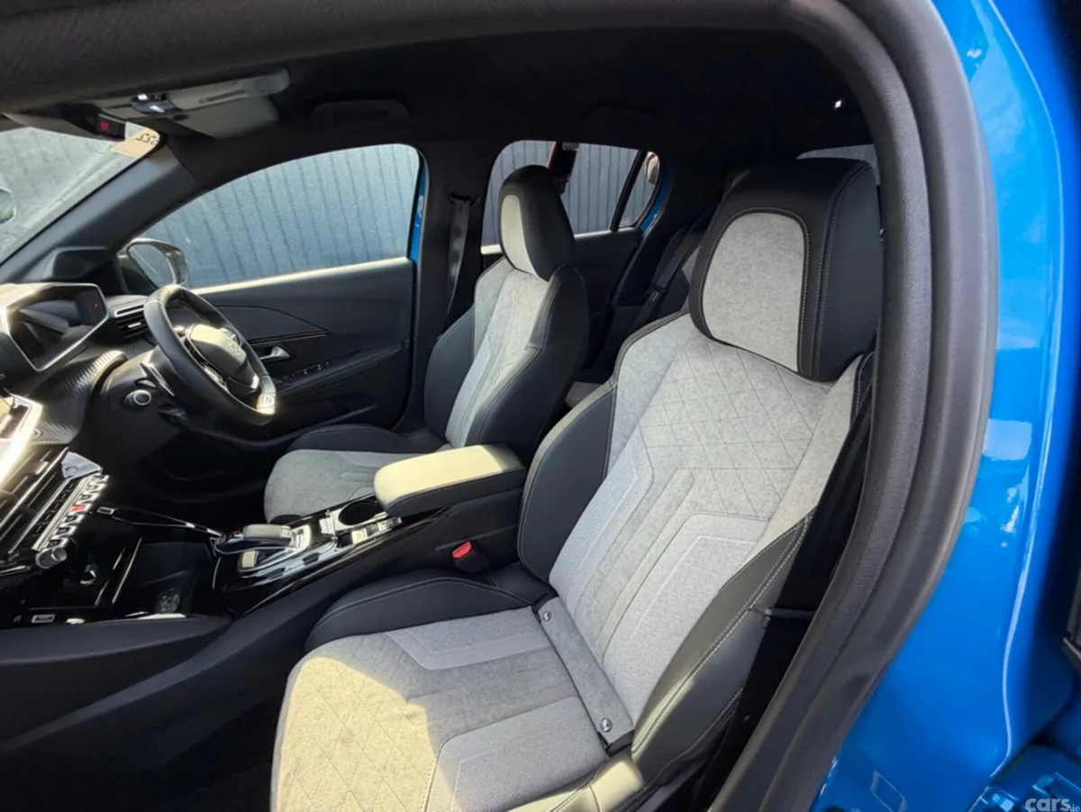 Peugeot 208 Hatchback, Petrol, 2021, Blue