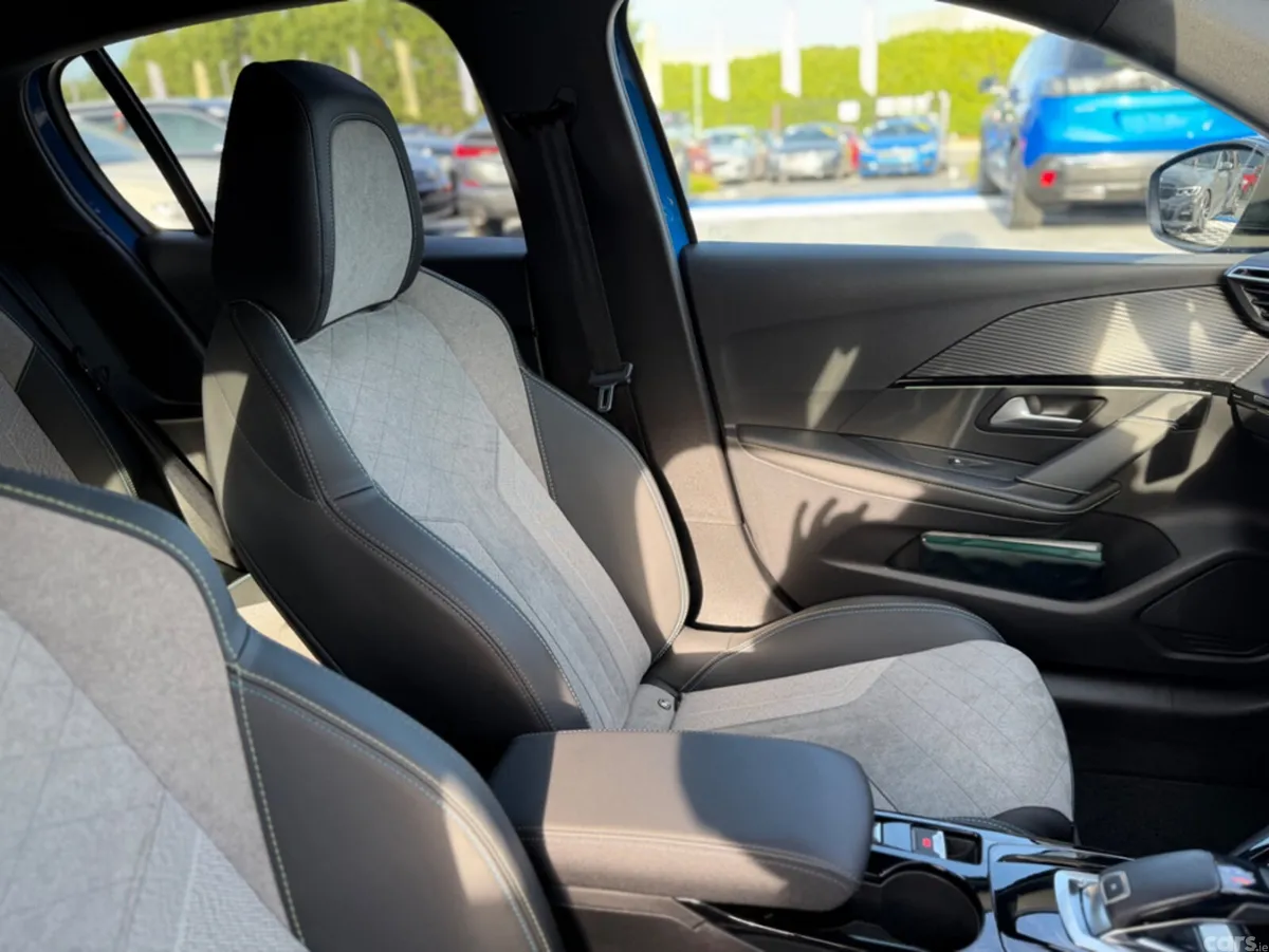 Peugeot 208 Hatchback, Petrol, 2021, Blue