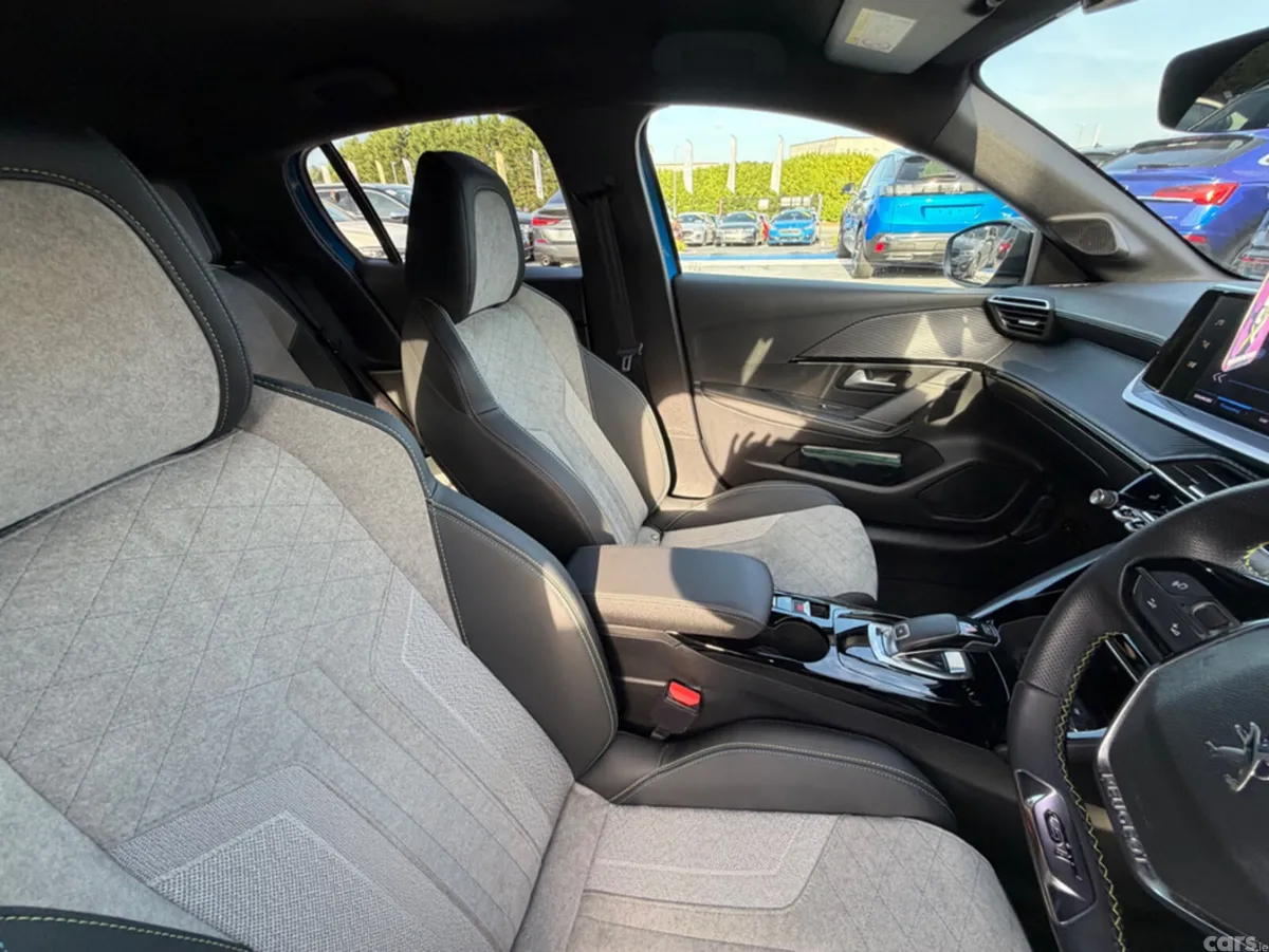 Peugeot 208 Hatchback, Petrol, 2021, Blue