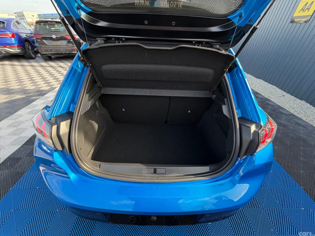 Peugeot 208 Hatchback, Petrol, 2021, Blue