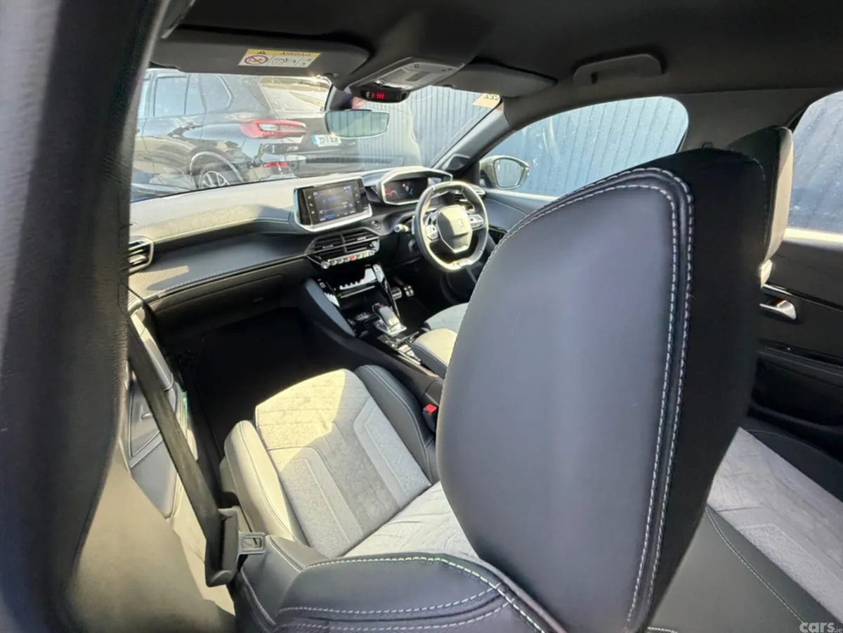 Peugeot 208 Hatchback, Petrol, 2021, Blue