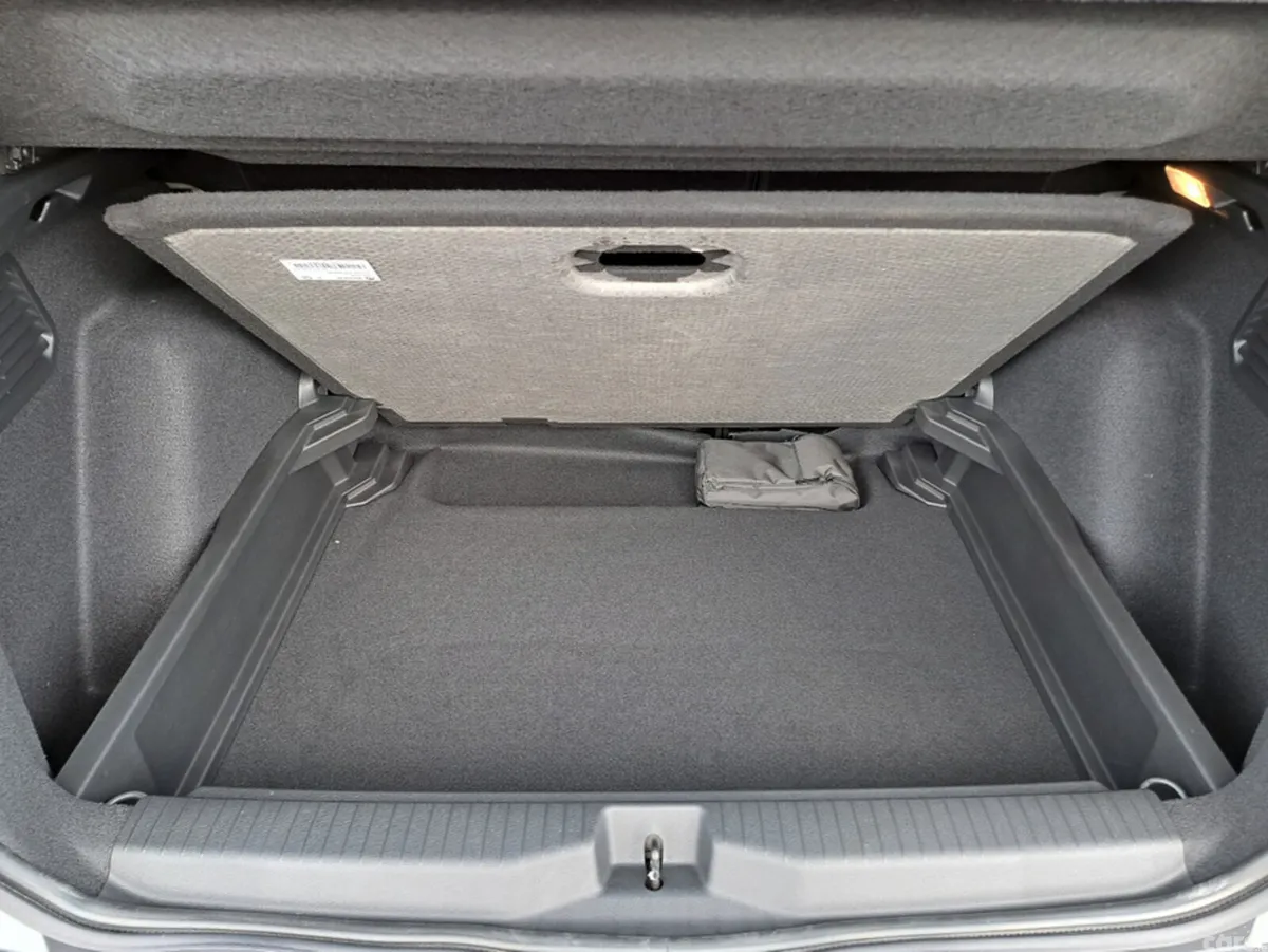 Opel Frontera SUV, Petrol Hybrid, 2027, Silver
