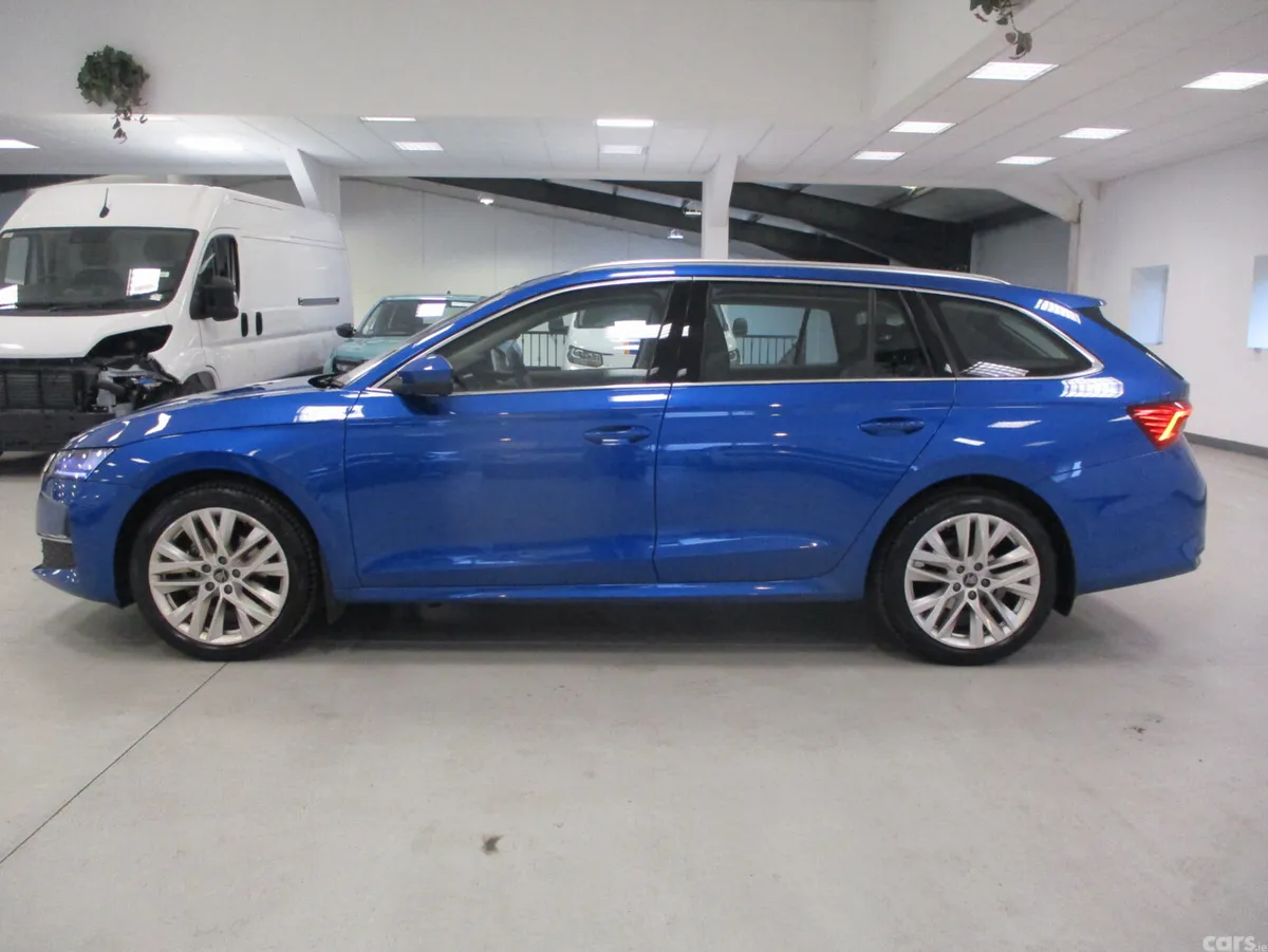 Skoda Octavia Estate, Petrol Hybrid, 2025, Blue