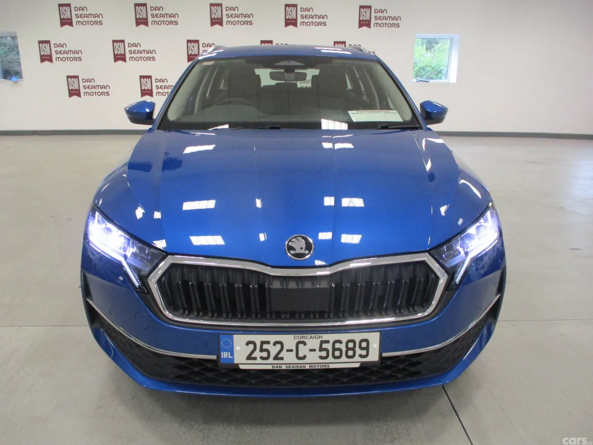 Skoda Octavia Estate, Petrol Hybrid, 2025, Blue
