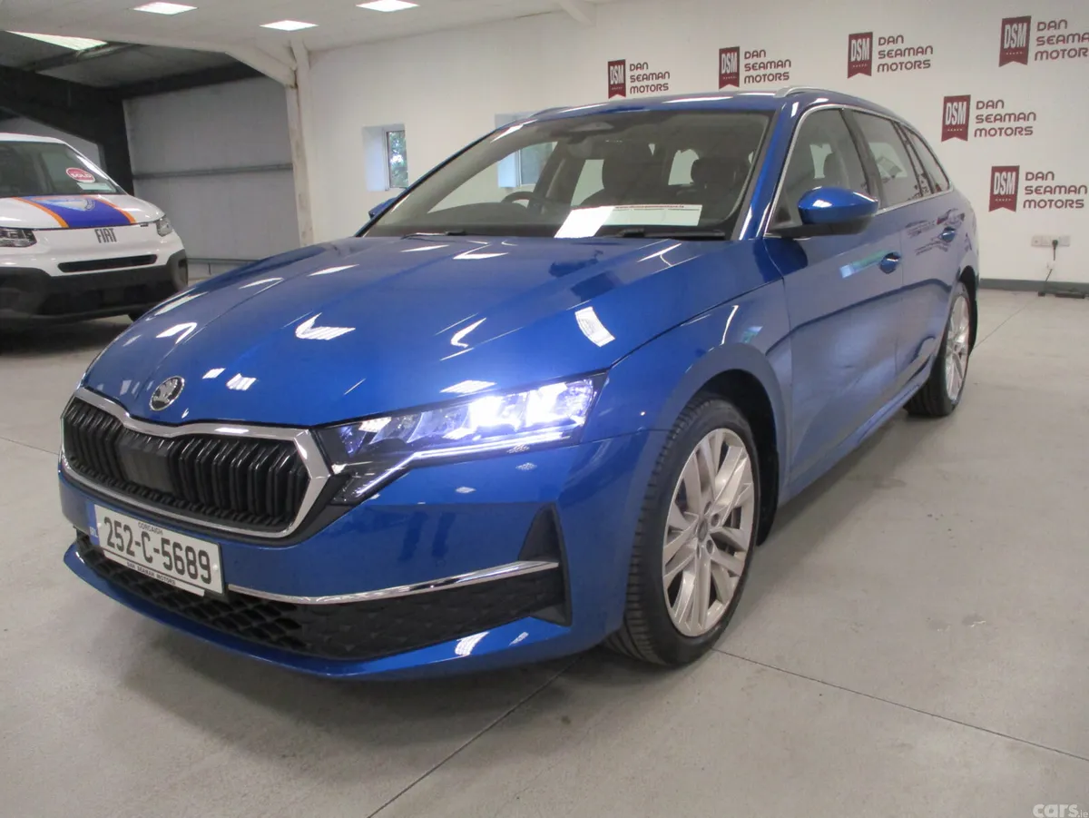 Skoda Octavia Estate, Petrol Hybrid, 2025, Blue