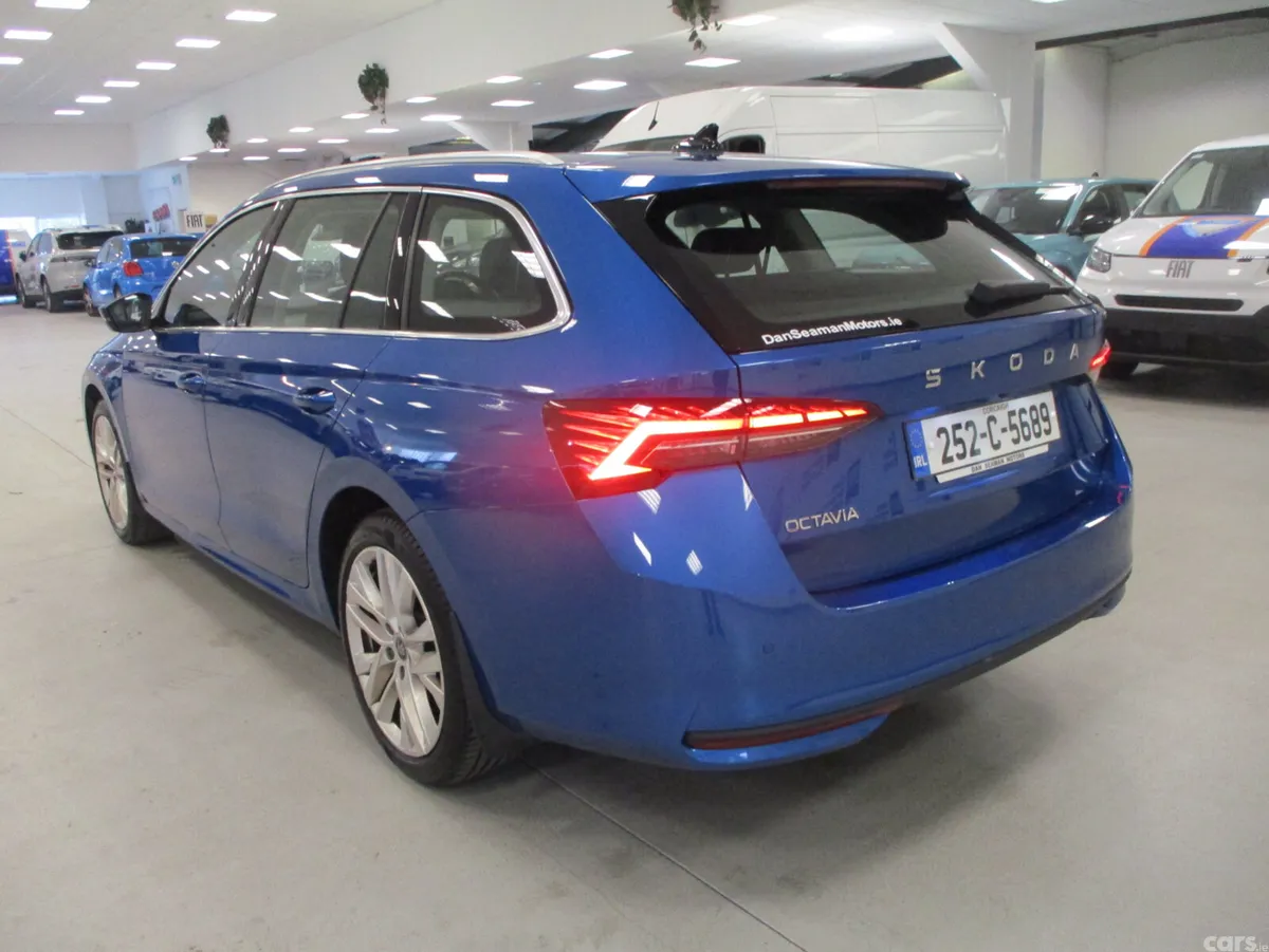 Skoda Octavia Estate, Petrol Hybrid, 2025, Blue