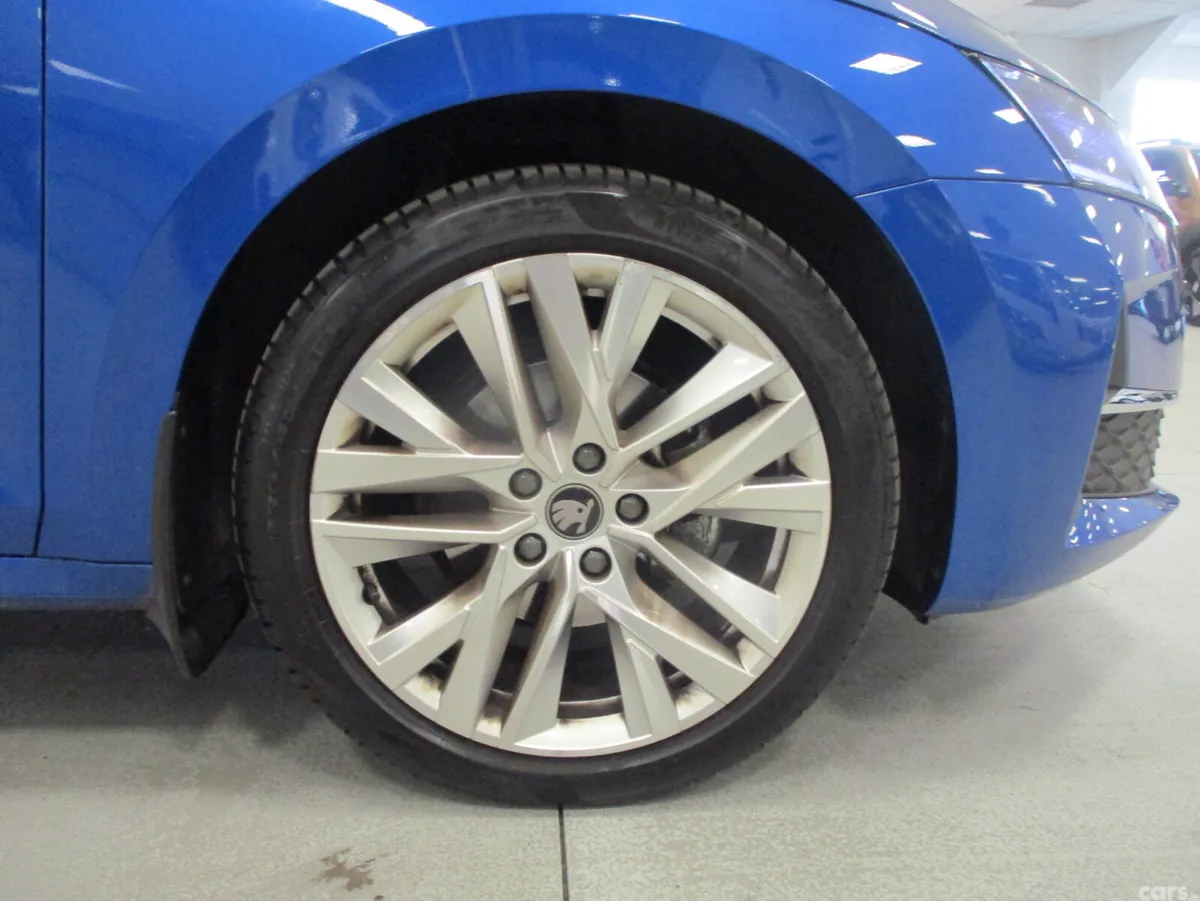 Skoda Octavia Estate, Petrol Hybrid, 2025, Blue