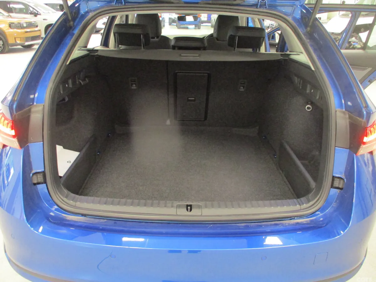 Skoda Octavia Estate, Petrol Hybrid, 2025, Blue