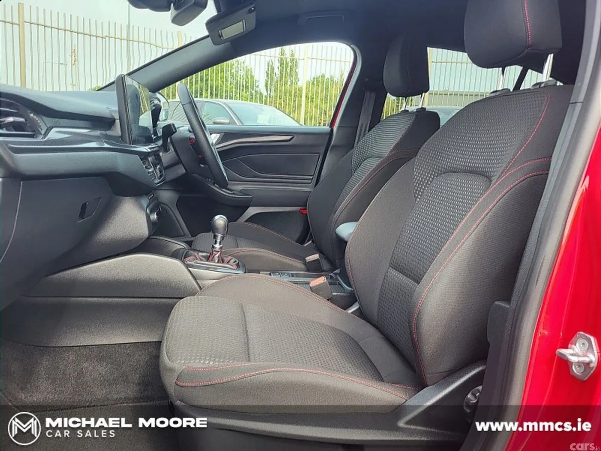 Ford Focus Hatchback, Petrol, 2024, Red