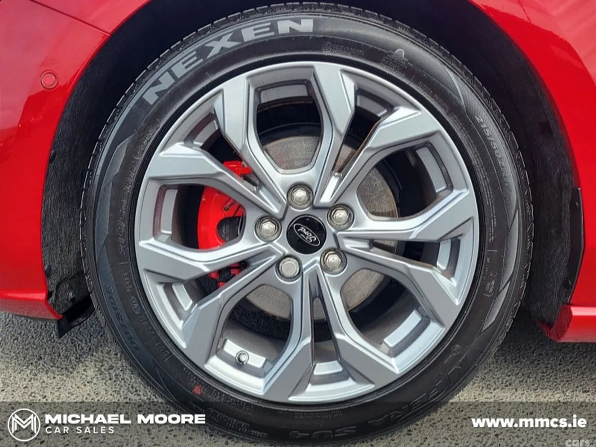 Ford Focus Hatchback, Petrol, 2024, Red