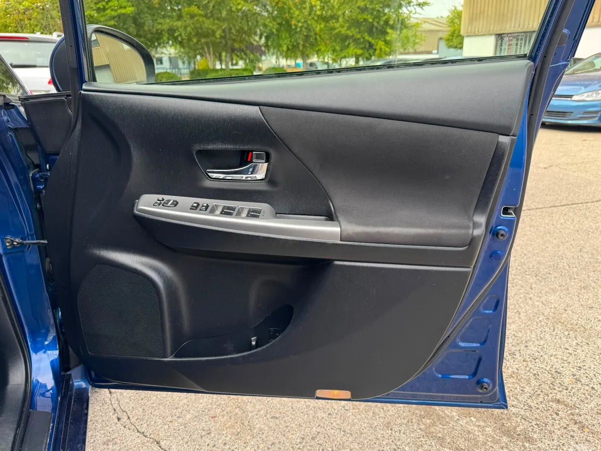 Toyota Prius Estate, Petrol Hybrid, 2014, Blue