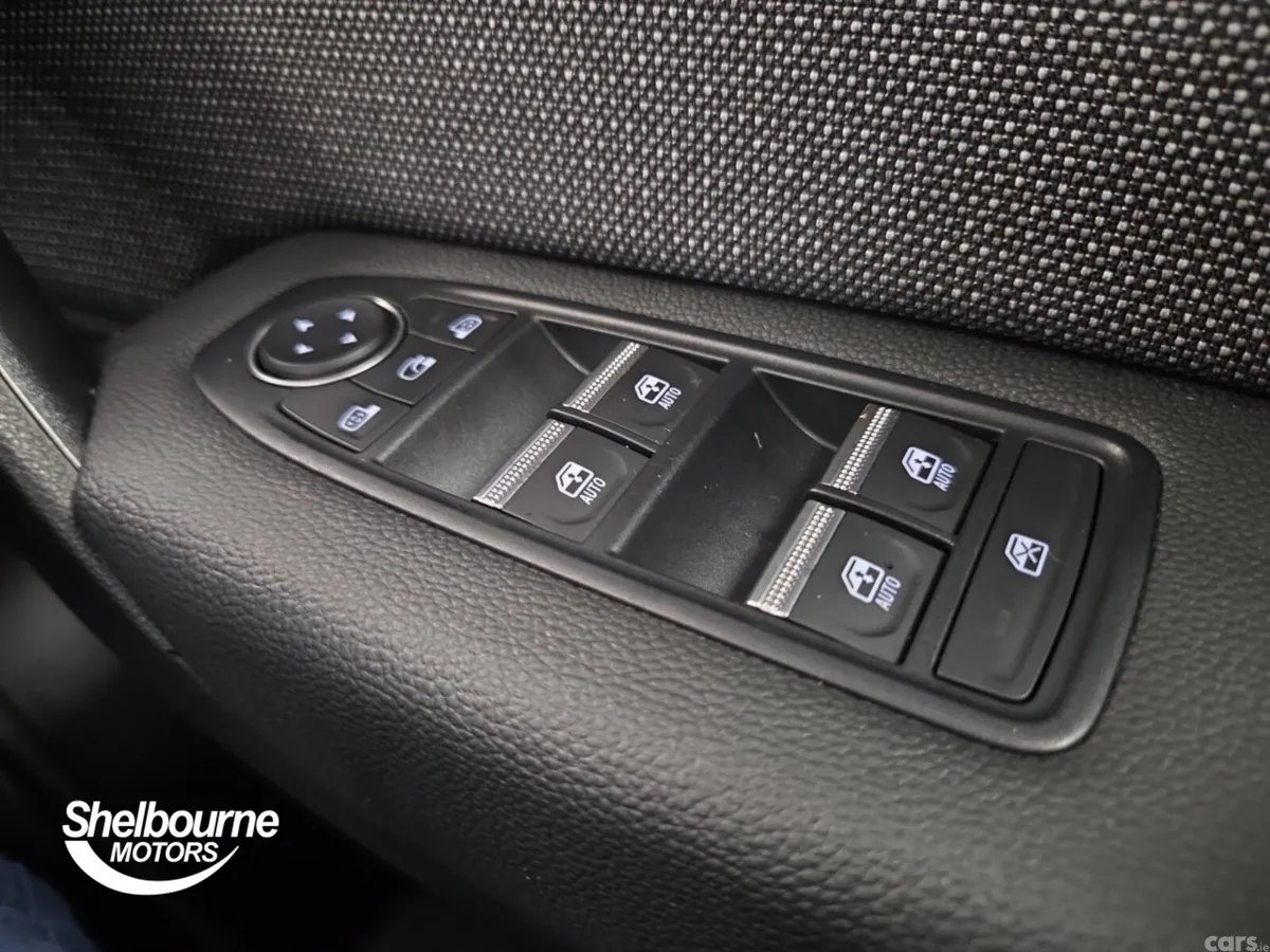 Renault Captur Hatchback, Petrol, 2026, Red