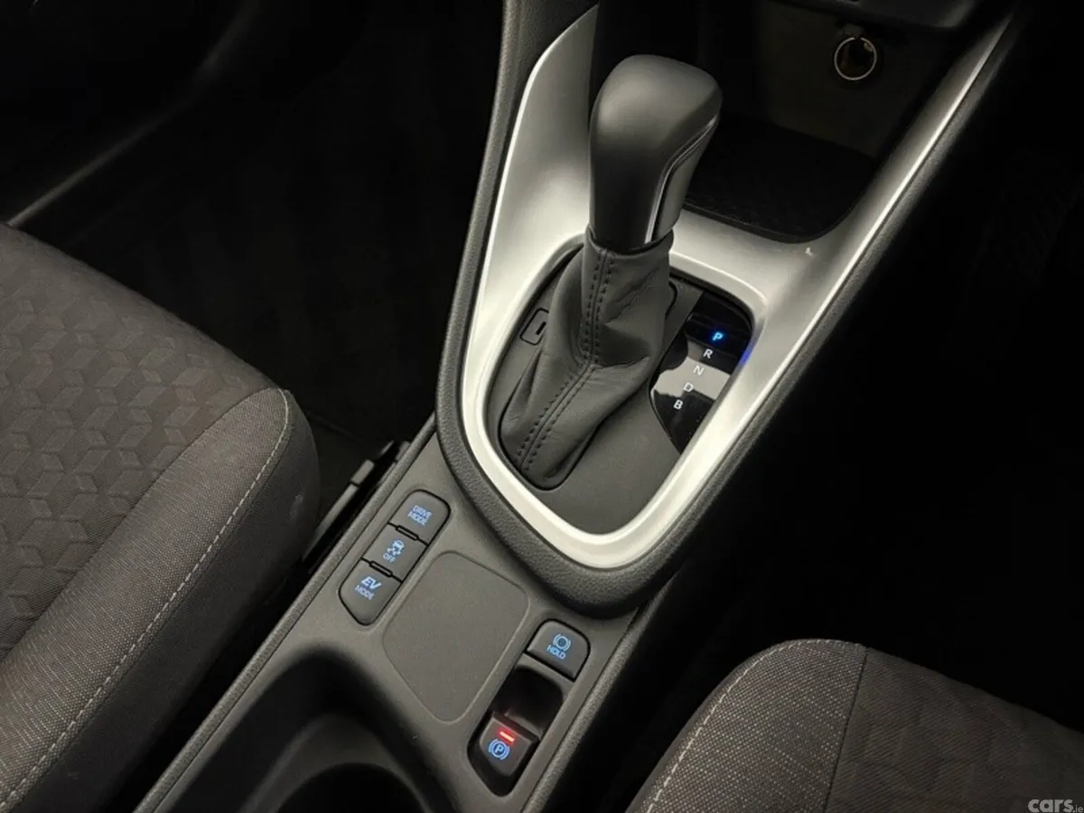 Toyota Yaris Hatchback, Petrol Hybrid, 2023, Grey