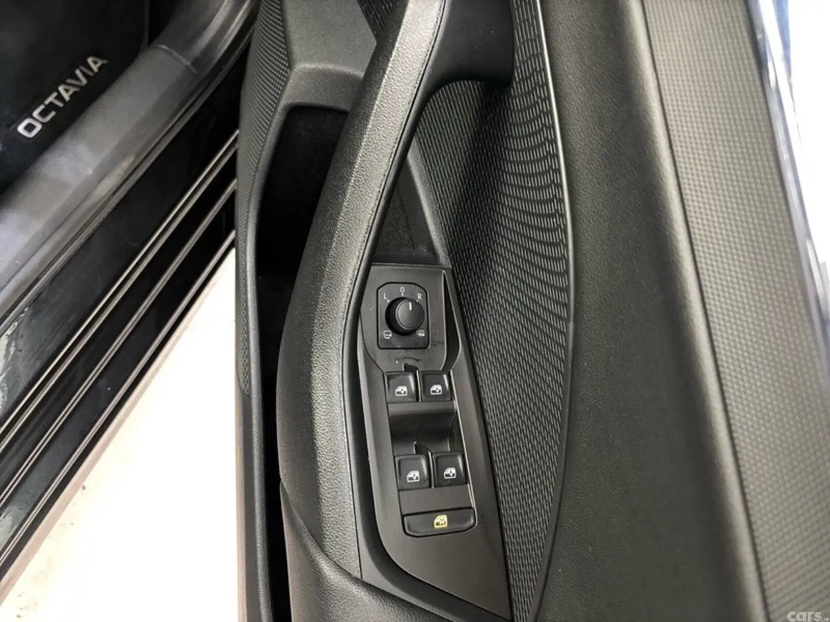 Skoda Octavia Hatchback, Petrol, 2022, Black
