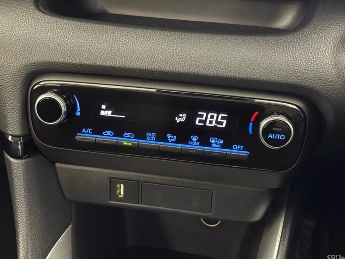 Toyota Yaris Hatchback, Petrol Hybrid, 2023, Grey