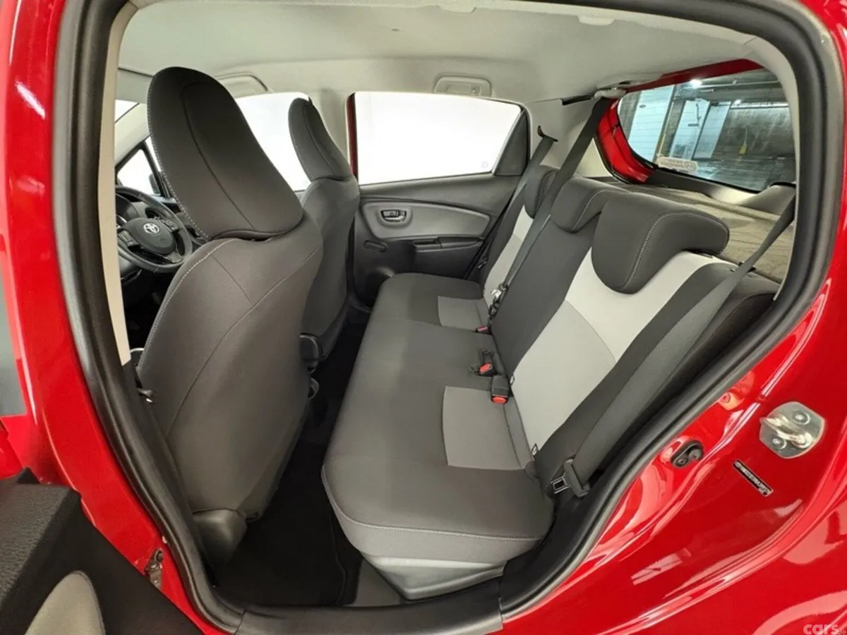 Toyota Yaris Hatchback, Petrol Hybrid, 2017, Red