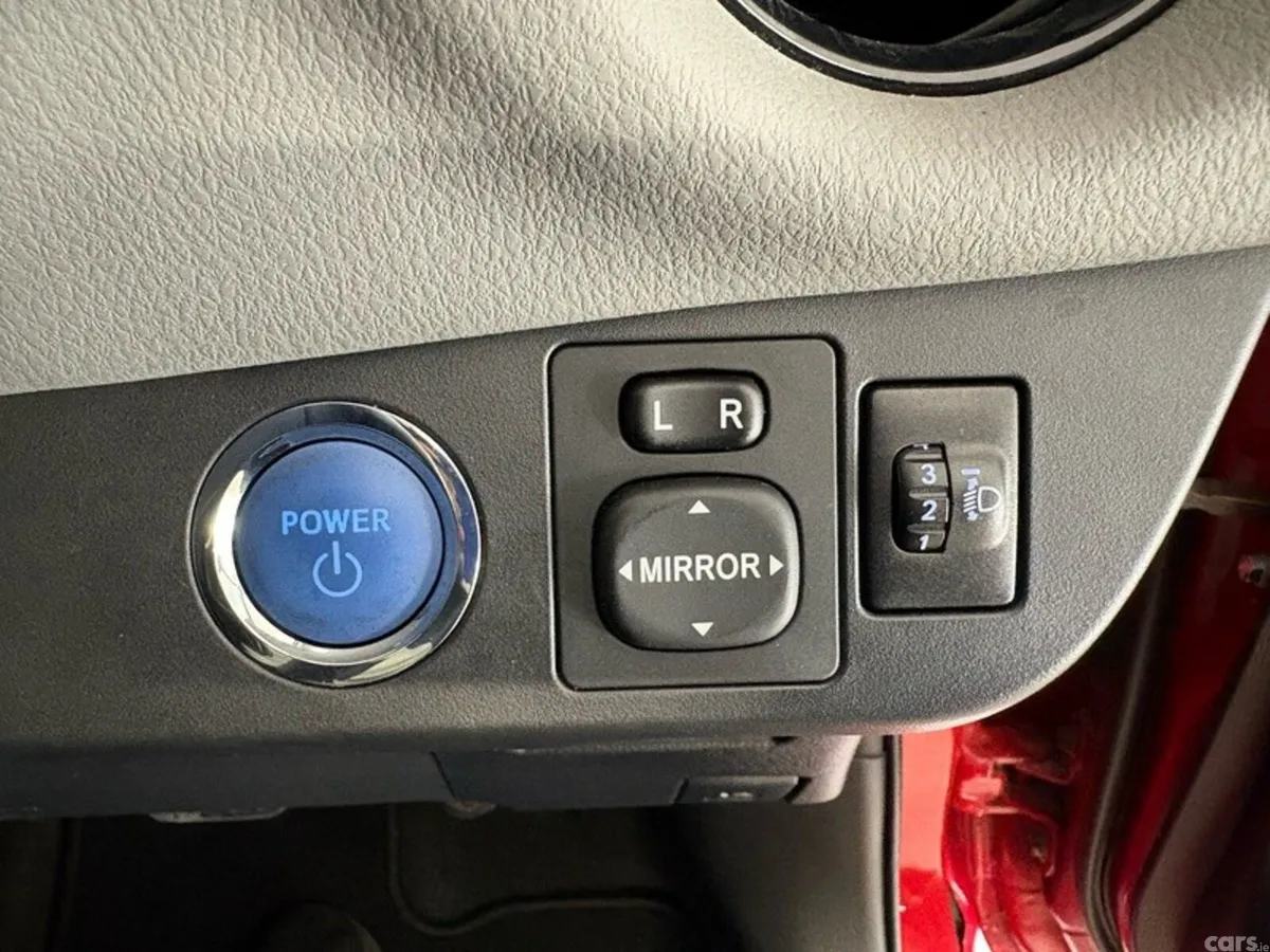 Toyota Yaris Hatchback, Petrol Hybrid, 2017, Red