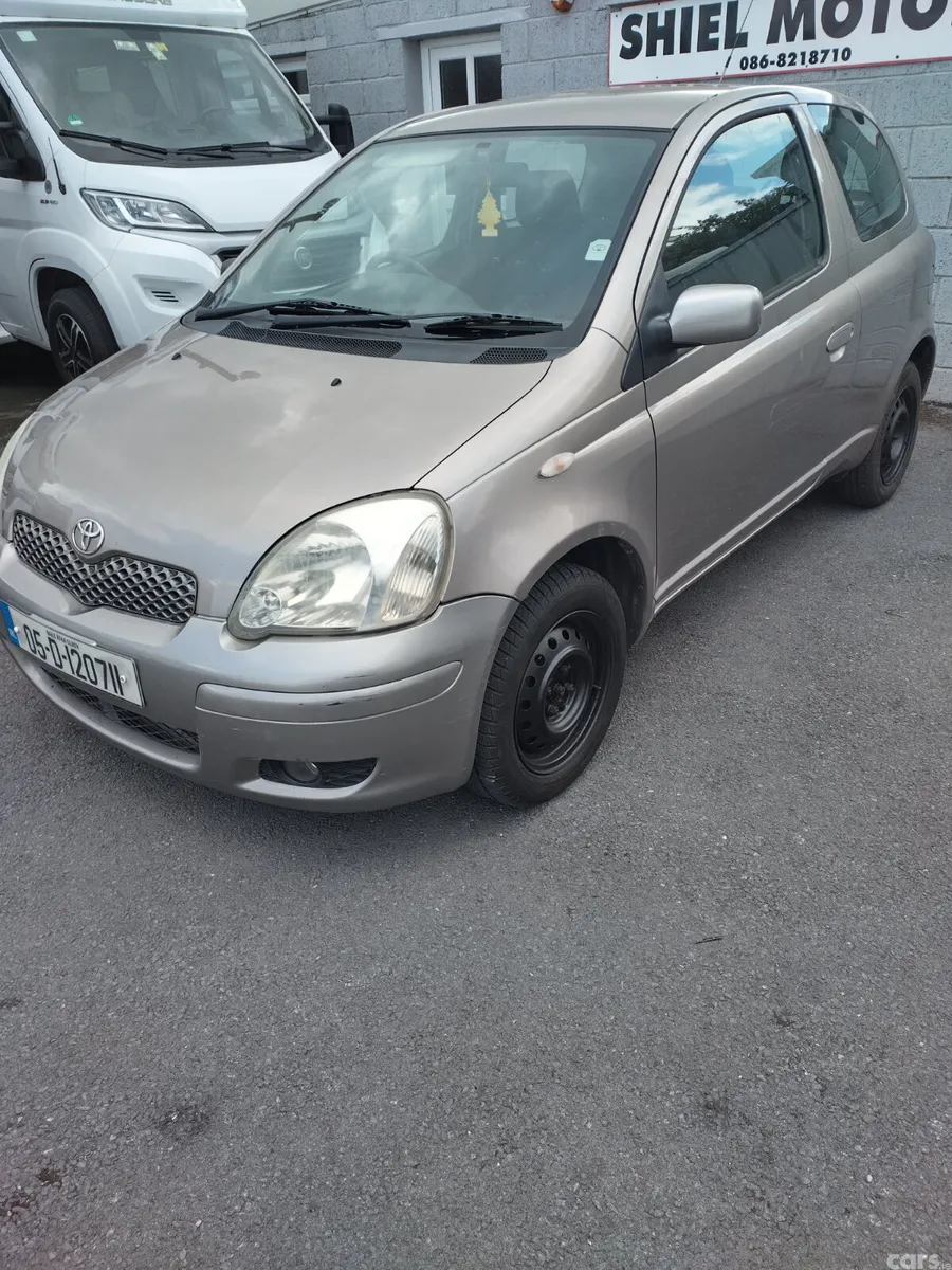 Toyota Yaris Hatchback, Petrol, 2005, Silver