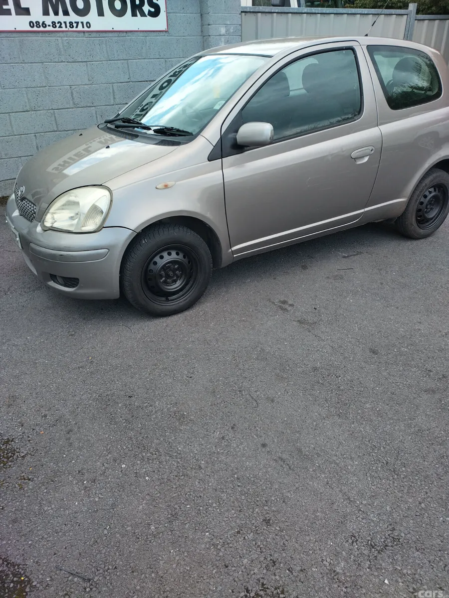 Toyota Yaris Hatchback, Petrol, 2005, Silver