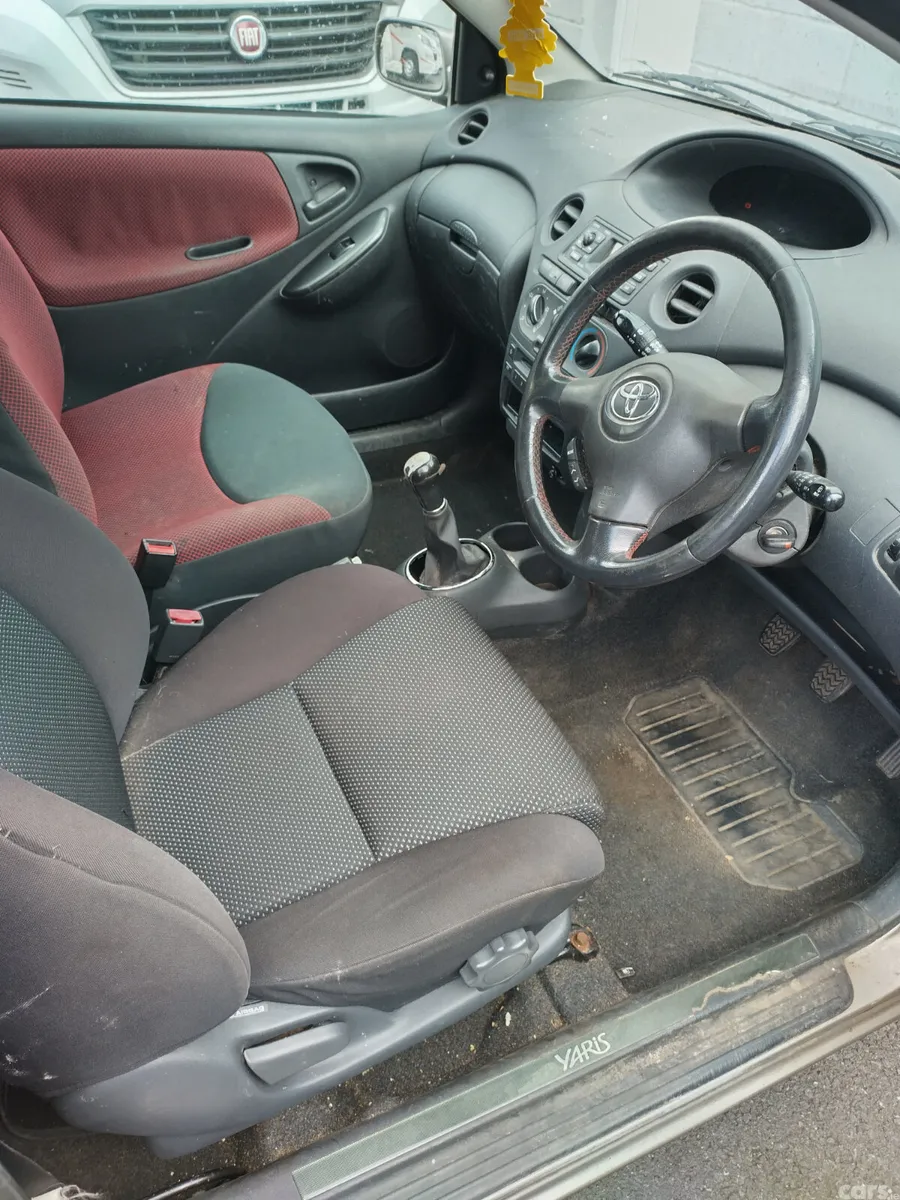 Toyota Yaris Hatchback, Petrol, 2005, Silver
