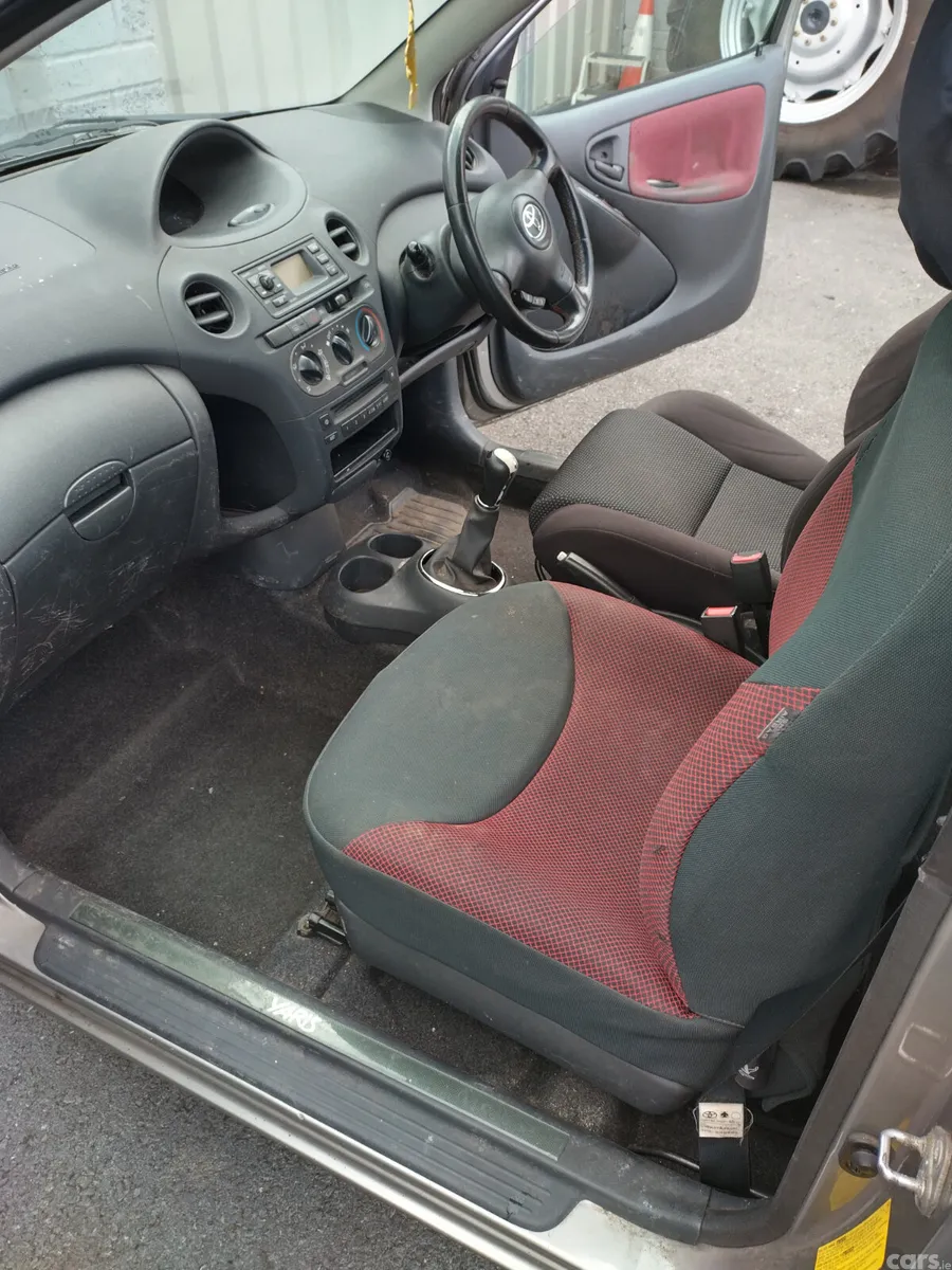 Toyota Yaris Hatchback, Petrol, 2005, Silver