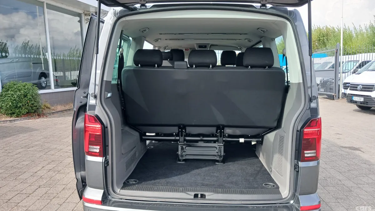 Volkswagen Transporter MPV, Diesel, 2021, Grey