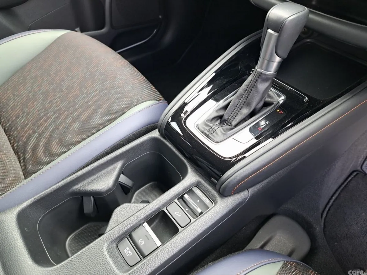 Honda Vezel SUV, Petrol Hybrid, 2024, White