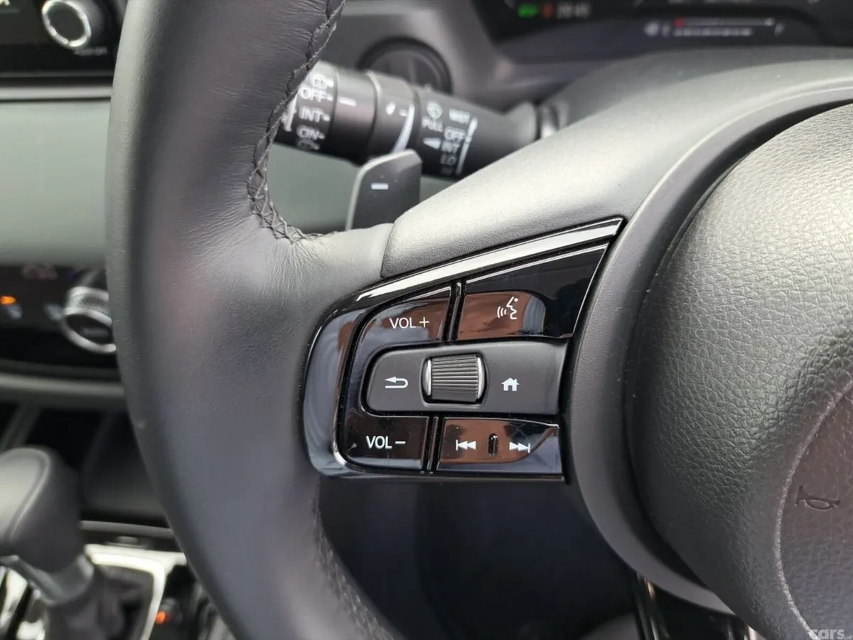 Honda Vezel SUV, Petrol Hybrid, 2024, White