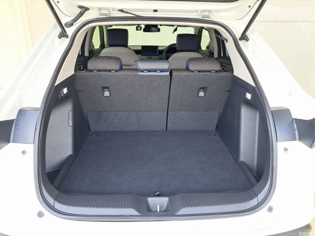 Honda Vezel SUV, Petrol Hybrid, 2024, White