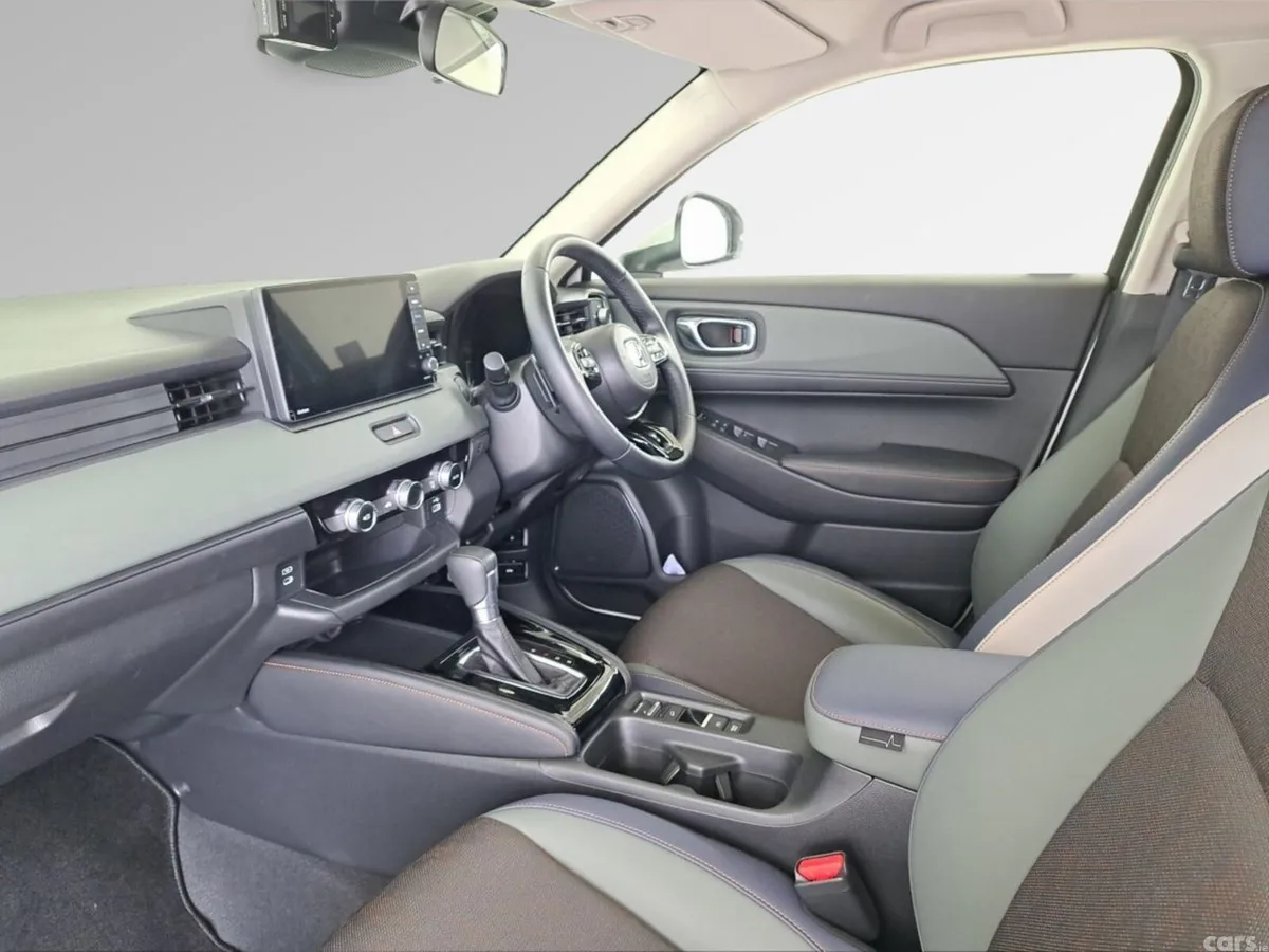 Honda Vezel SUV, Petrol Hybrid, 2024, White