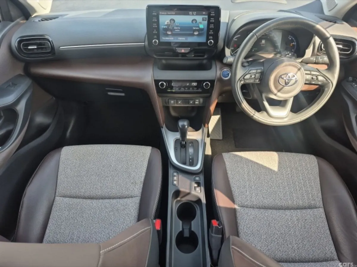 Toyota Yaris Cross SUV, Petrol Hybrid, 2021, Silver