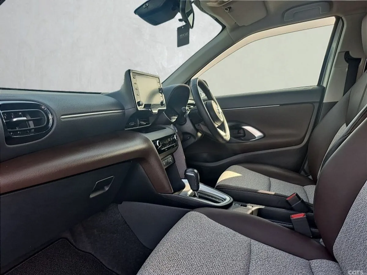 Toyota Yaris Cross SUV, Petrol Hybrid, 2021, Silver