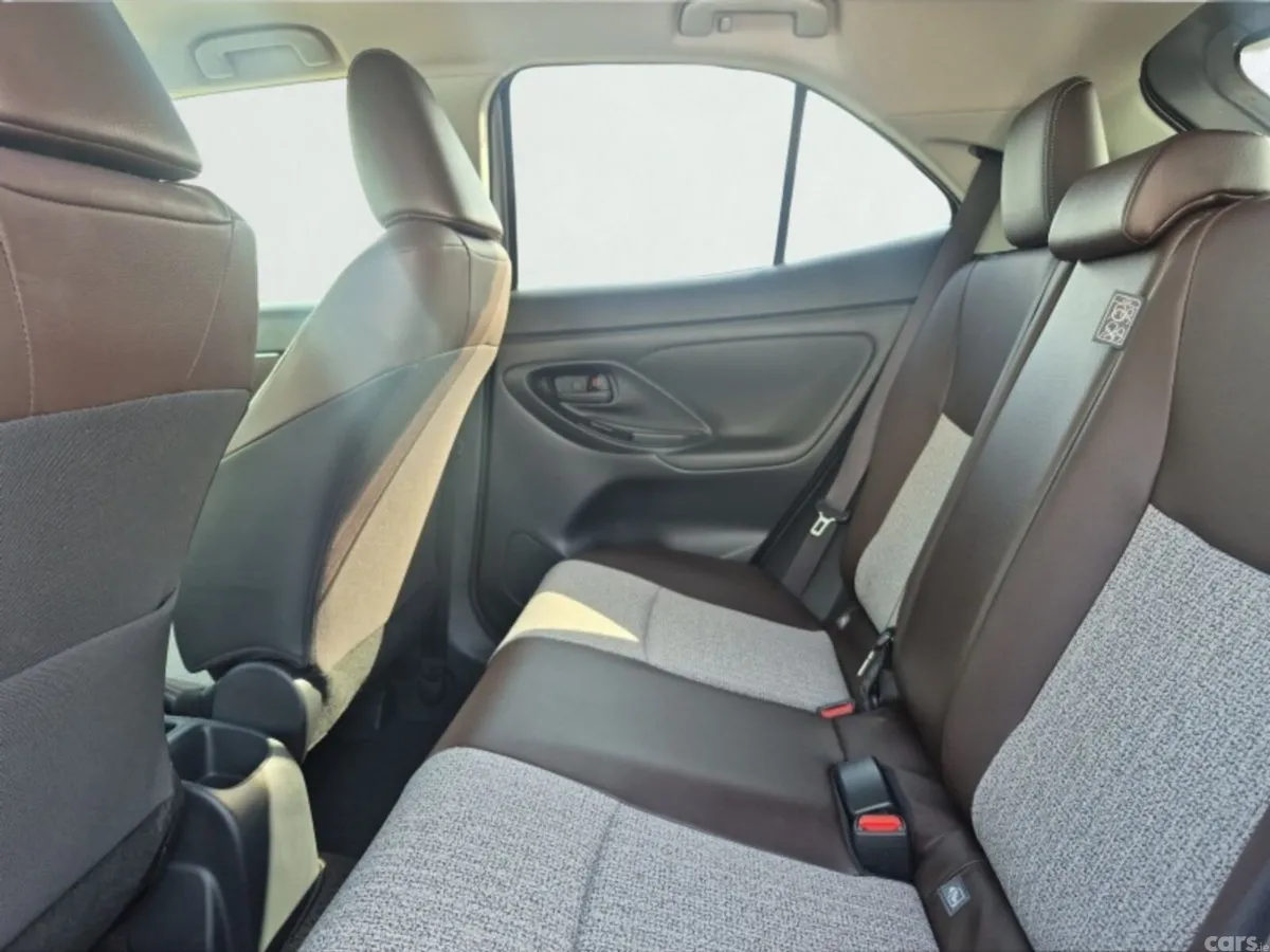 Toyota Yaris Cross SUV, Petrol Hybrid, 2021, Silver
