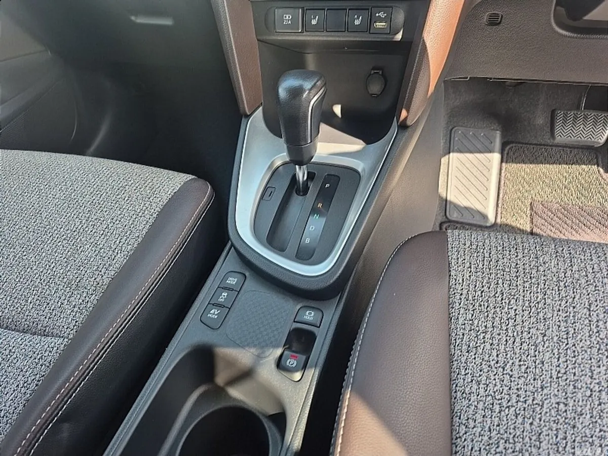 Toyota Yaris Cross SUV, Petrol Hybrid, 2021, Silver