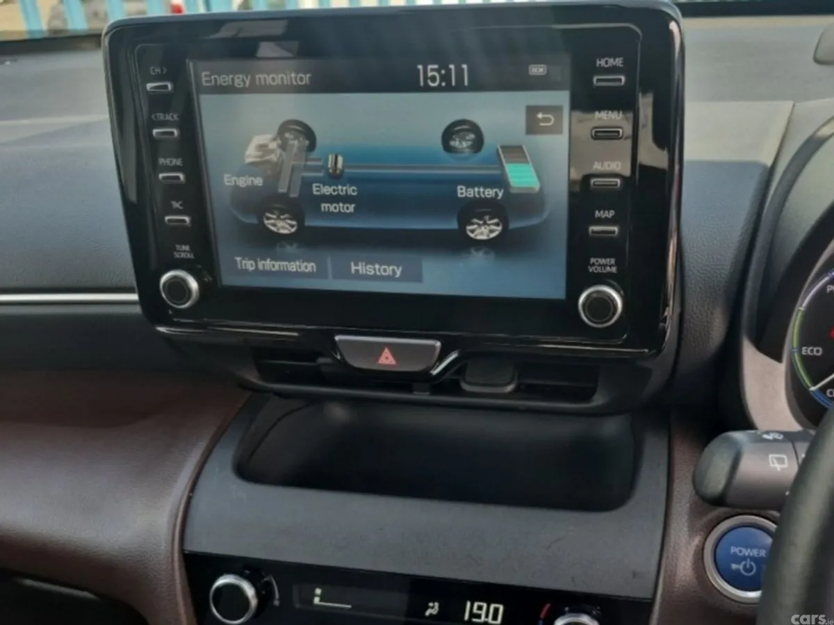 Toyota Yaris Cross SUV, Petrol Hybrid, 2021, Silver