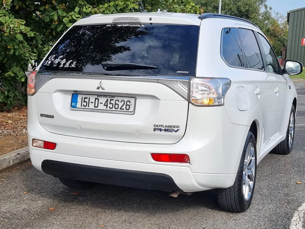Mitsubishi Outlander SUV, Petrol Plug-in Hybrid, 2015, White