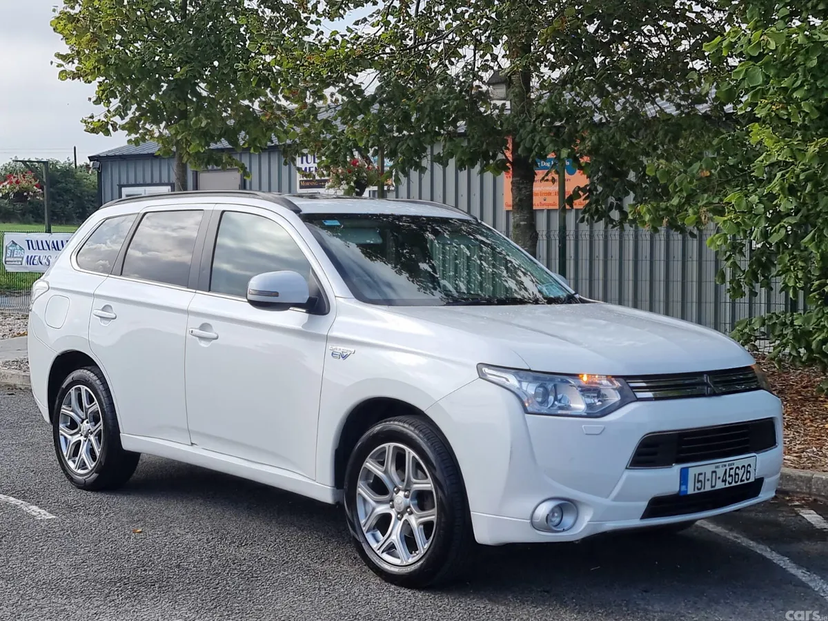 Mitsubishi Outlander SUV, Petrol Plug-in Hybrid, 2015, White