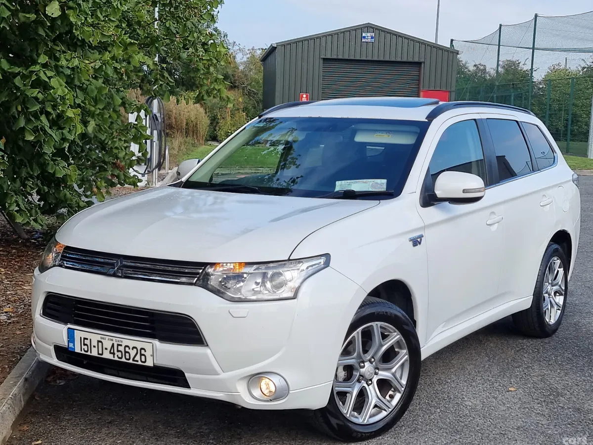 Mitsubishi Outlander SUV, Petrol Plug-in Hybrid, 2015, White