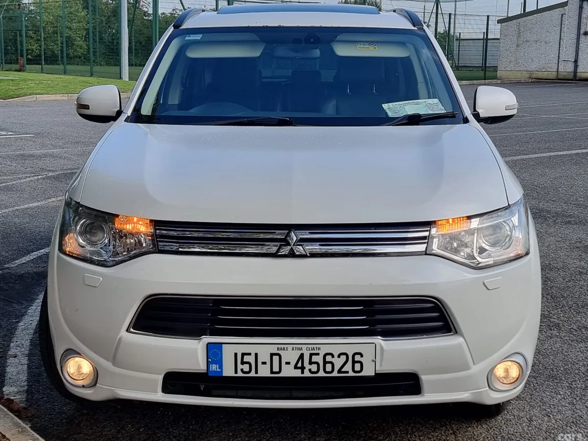 Mitsubishi Outlander SUV, Petrol Plug-in Hybrid, 2015, White
