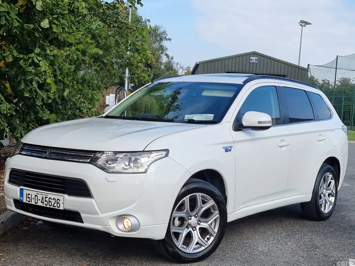 Mitsubishi Outlander SUV, Petrol Plug-in Hybrid, 2015, White