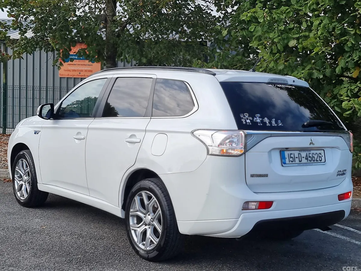 Mitsubishi Outlander SUV, Petrol Plug-in Hybrid, 2015, White
