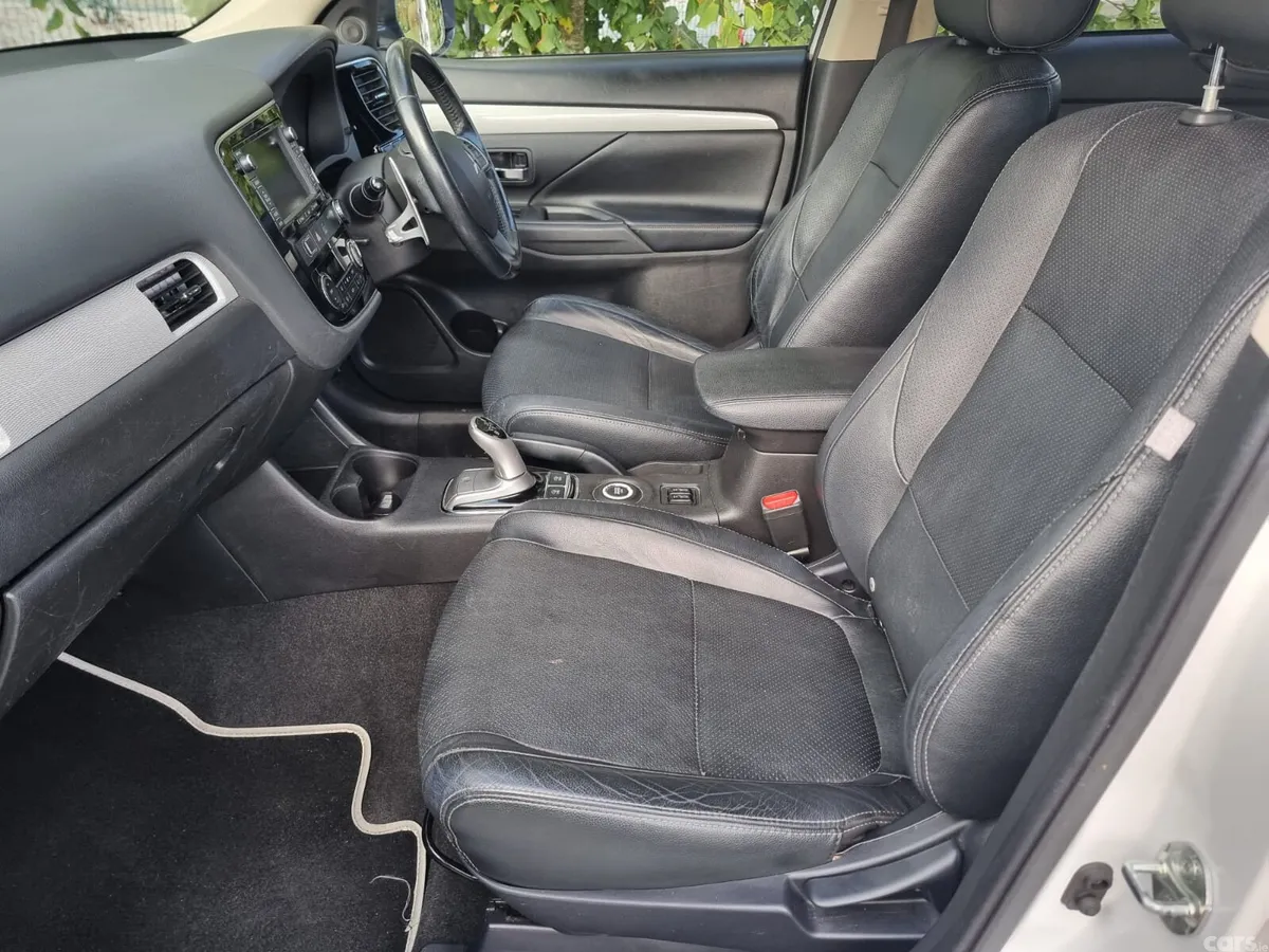 Mitsubishi Outlander SUV, Petrol Plug-in Hybrid, 2015, White